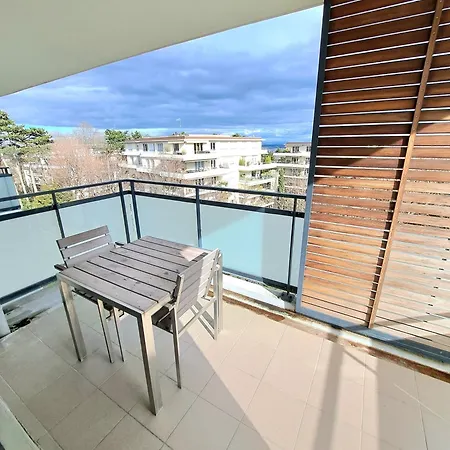 Cote Parc, Design Avec Terrasse アパート